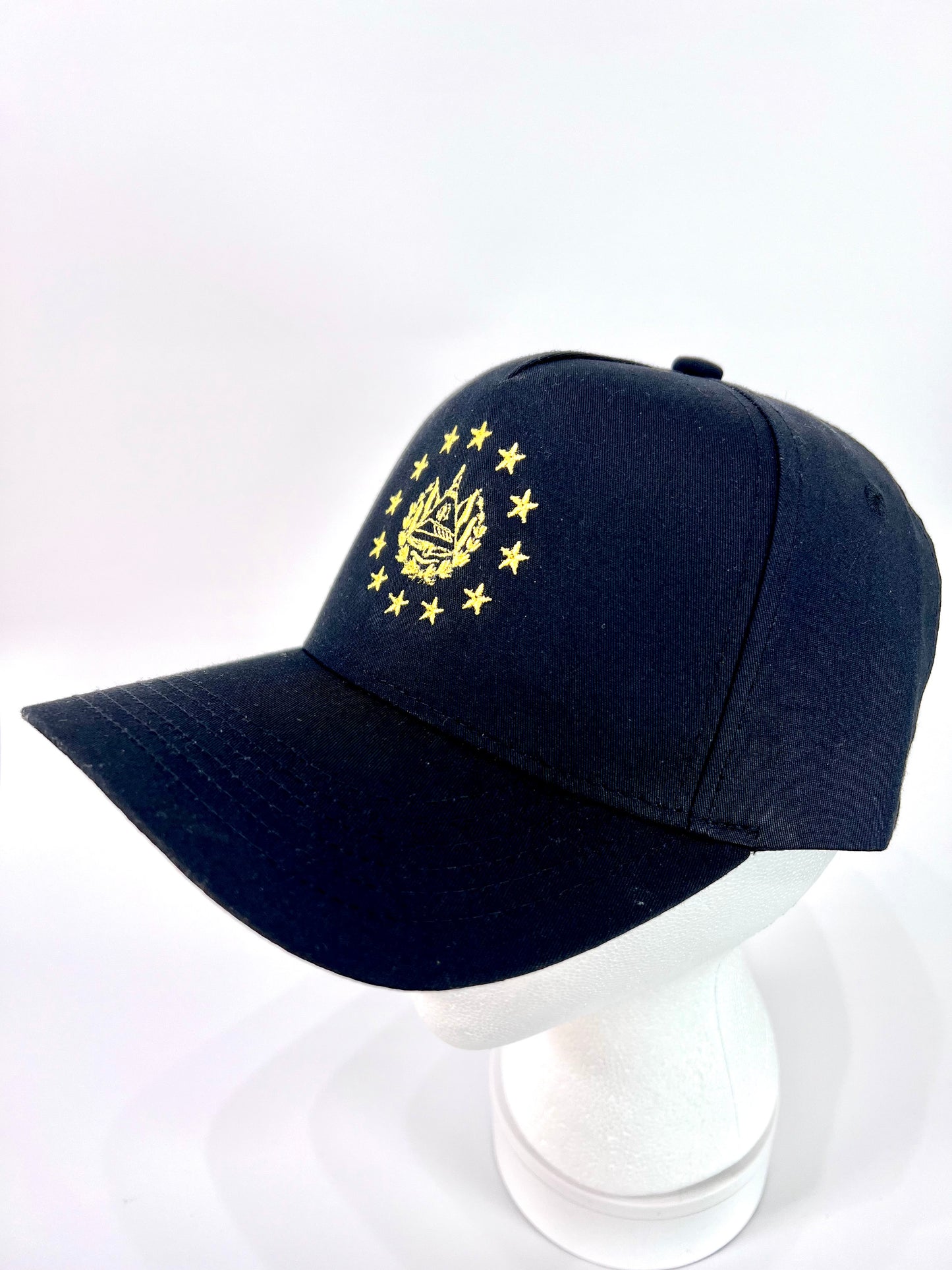 El Salvador Black Cap Embroidered Shield - Unisex